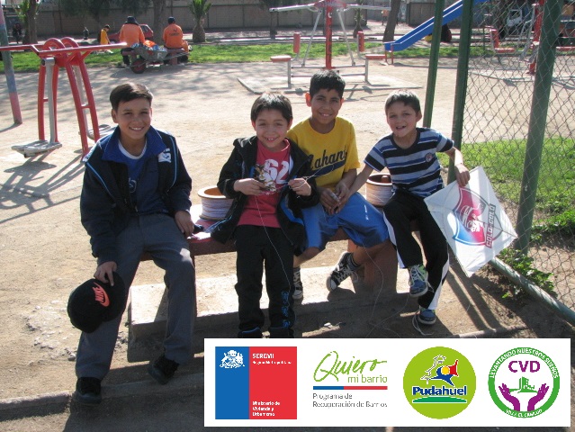 niños en la plaza